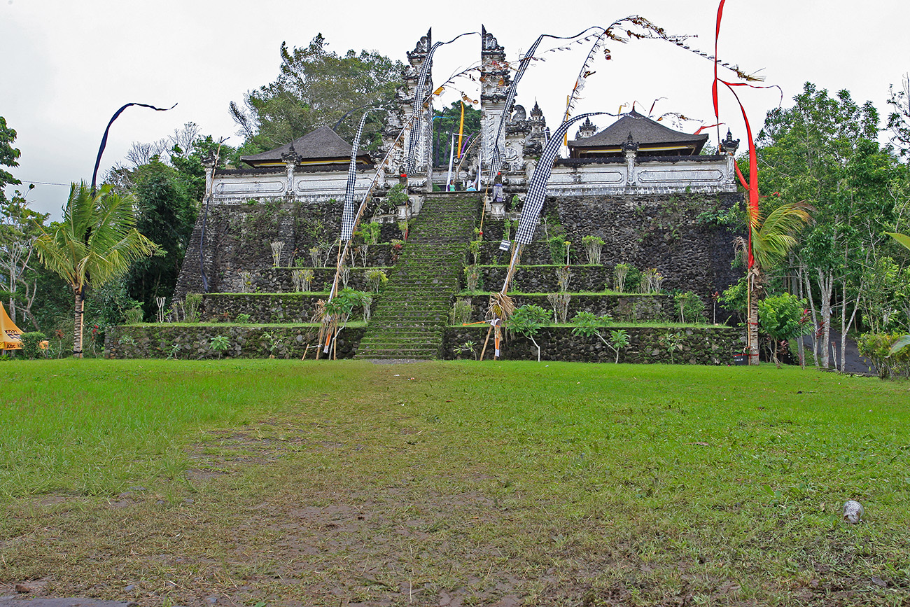 Lempuyar Luhur Temple