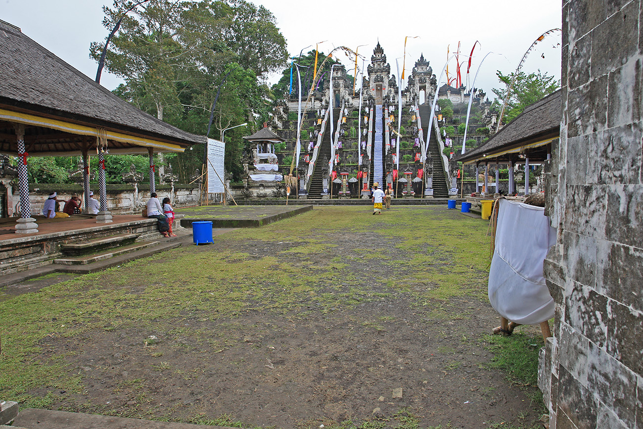 Lempuyar Luhur Temple prvni chram