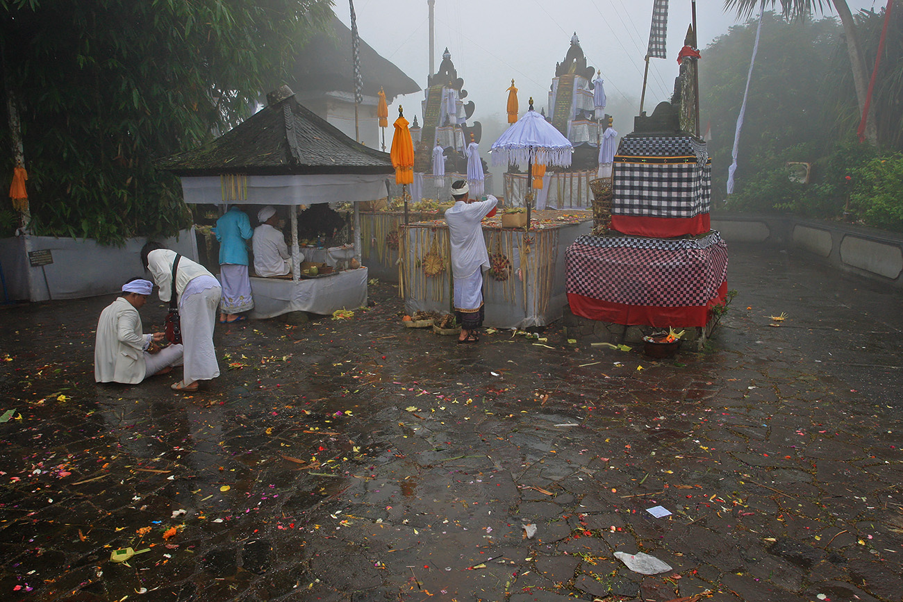 Chram na samem vrcholku hory - Lempuyar Luhur Temple