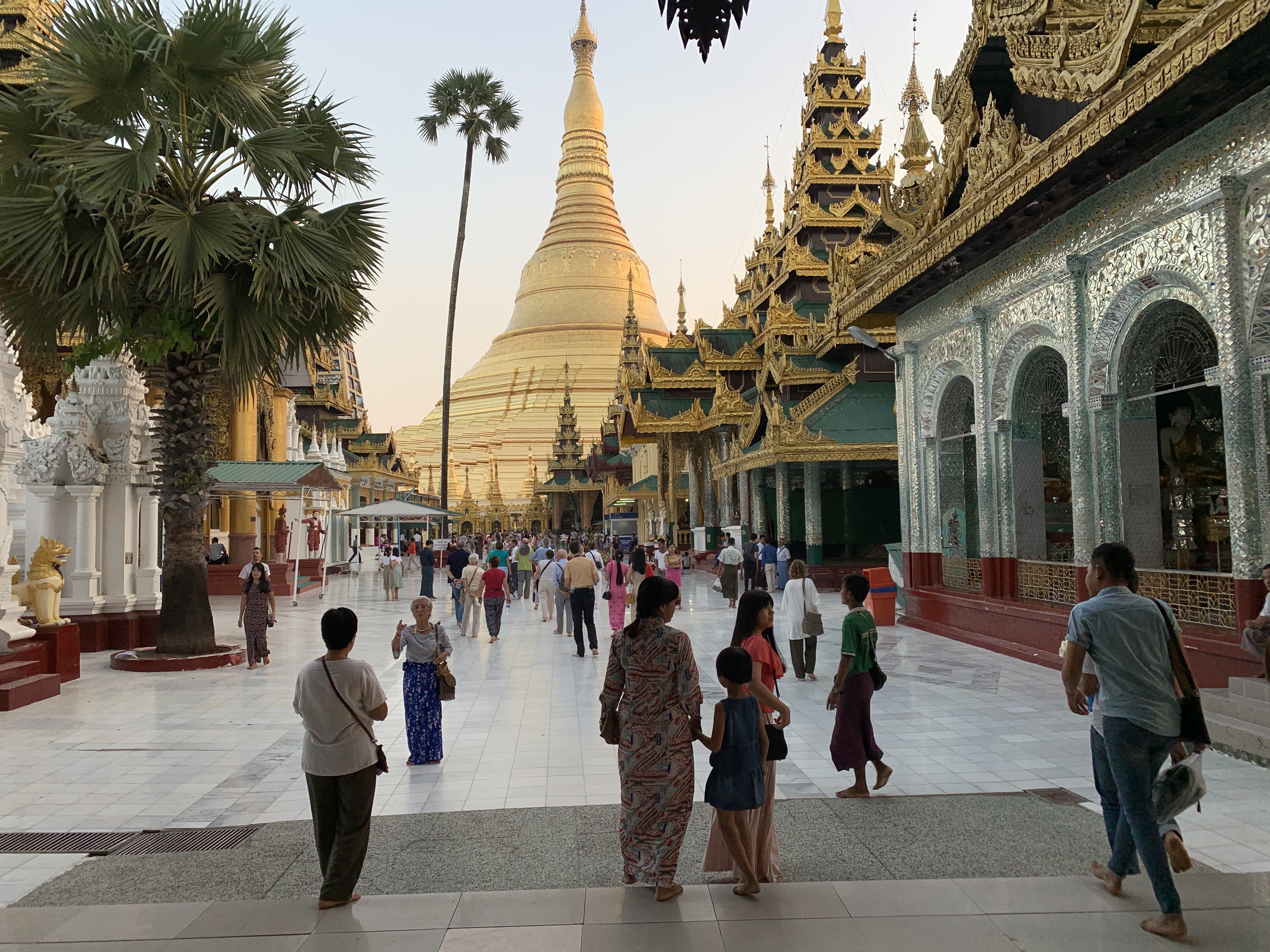 První pohled na pagodu zblízka