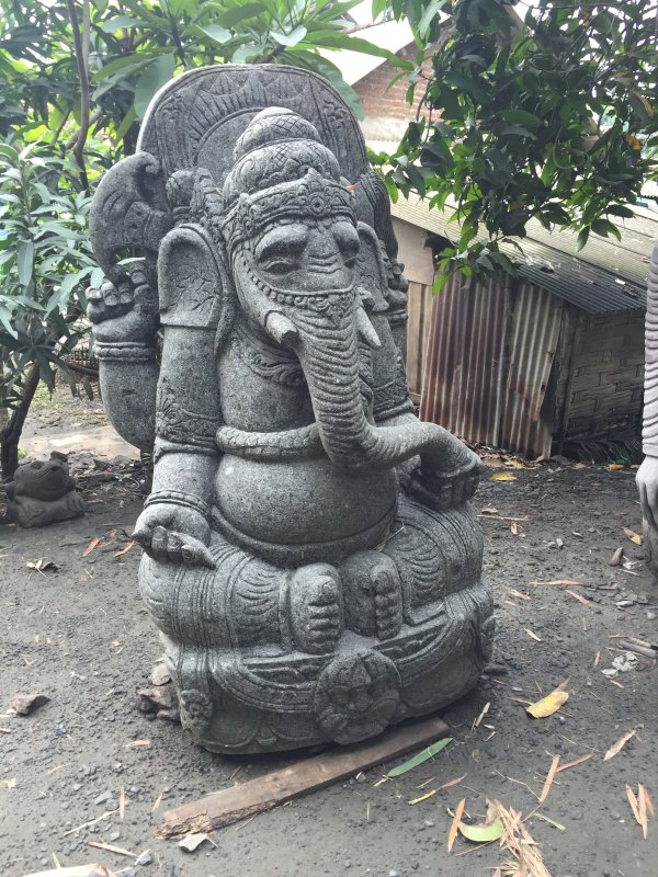 Ganéša- ručně tesaná socha, sopečný kámen