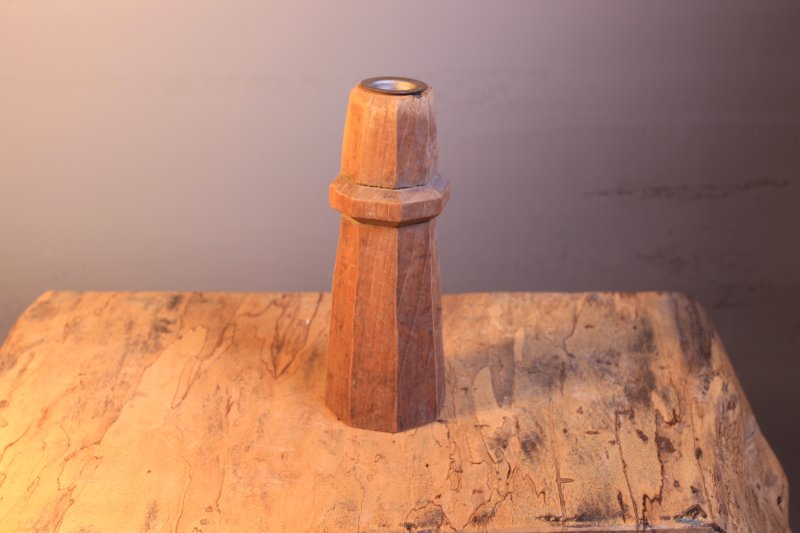 Starý teakový svícen