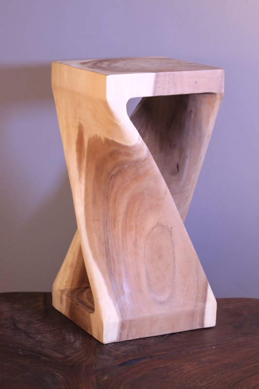 Podstavec ze suarového dřeva