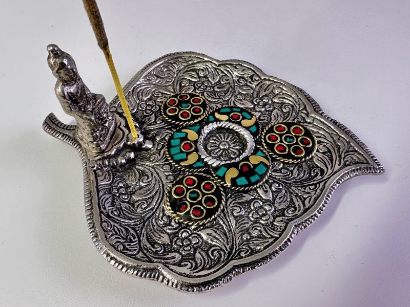 Stojánek Buddha na listu