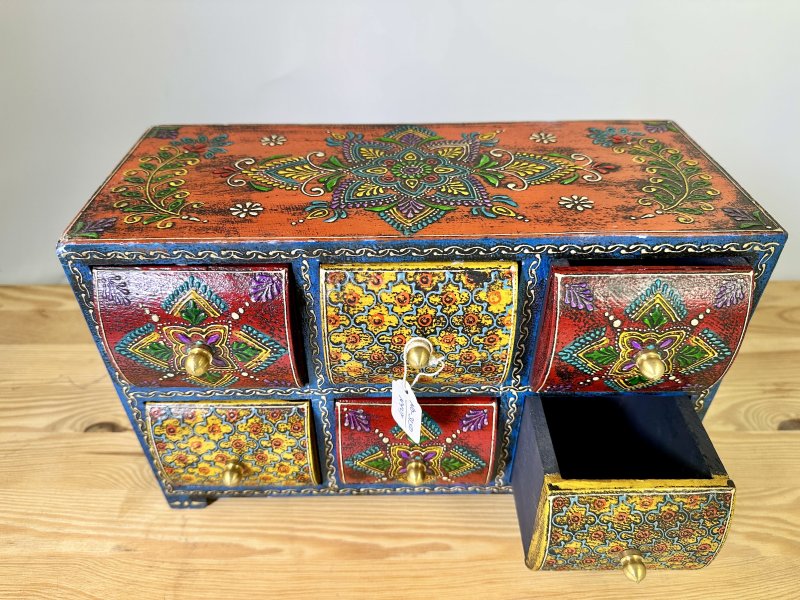Indická skřínka se 6ti šuplíčky malovaná