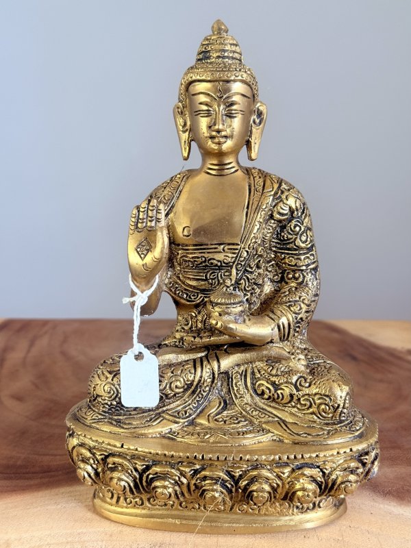 Žehnající Buddha na lotosovém květu, 18 cm