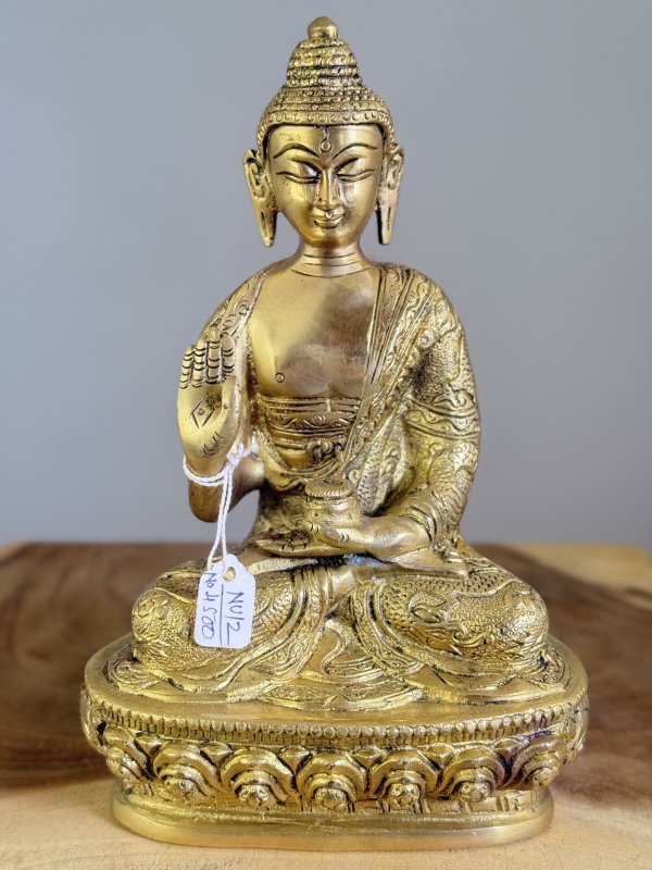 Soška Buddha sedici žehnající