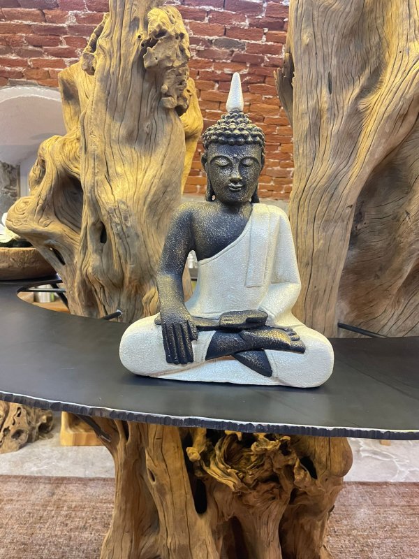 Sedící Buddha bílý Dotek země