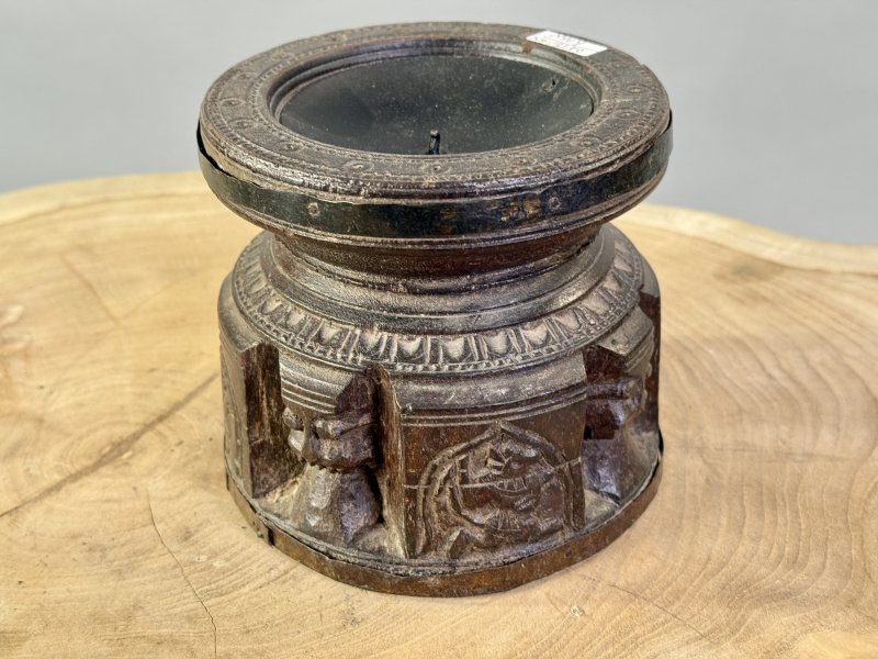 Kulatý svícen z historického dřeva vyřezávaný 13 cm