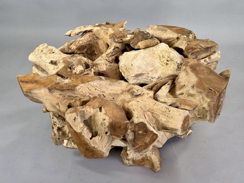 Kulatý konferenční stolek z teakového kořene se zarostlými kameny – průměr 80 cm