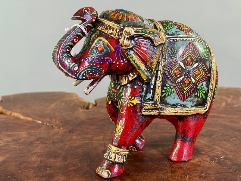 Ručně malovaný slon z Indie – červený nebo oranžový, 17 × 15 cm