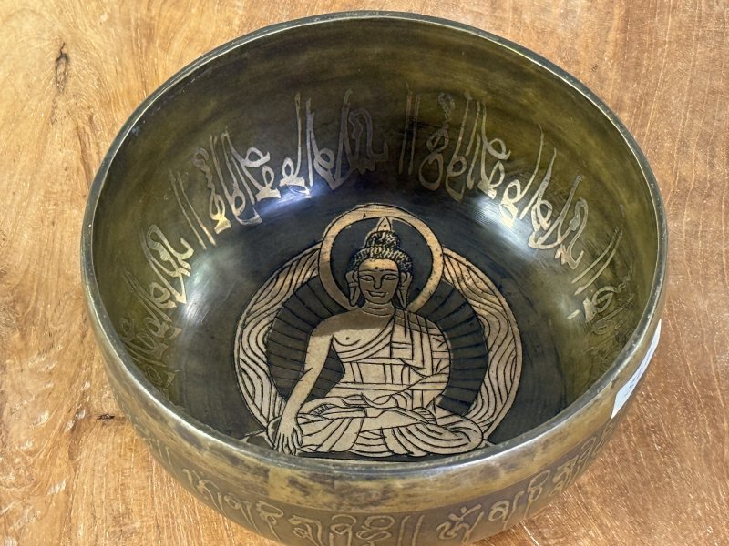 Tibetská zpívající mísa 13,5 cm – rytá s mantrami a Buddhou