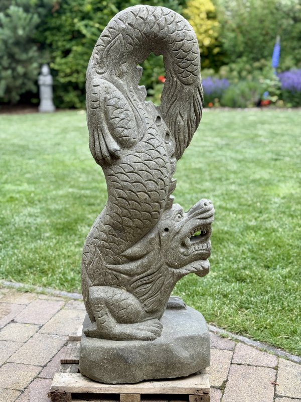 Socha draka z lávového kamene – výška 100 cm