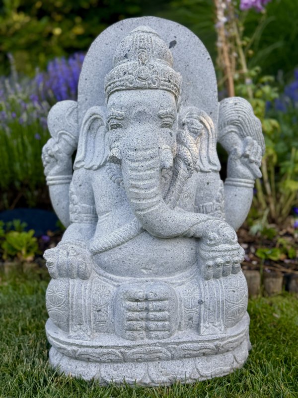 Socha božstva Ganéši – 60 cm, detailně tesaná z říčního kamene