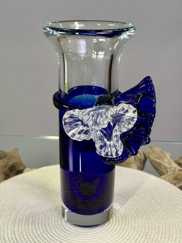 Modrá hutně tvarovaná skleněná váza AGS Svoboda – květ