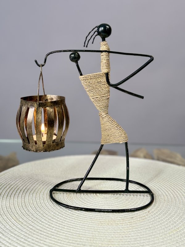 Nosič světla s kovovým košem – figurální dekorace z Indonésie, 25 cm